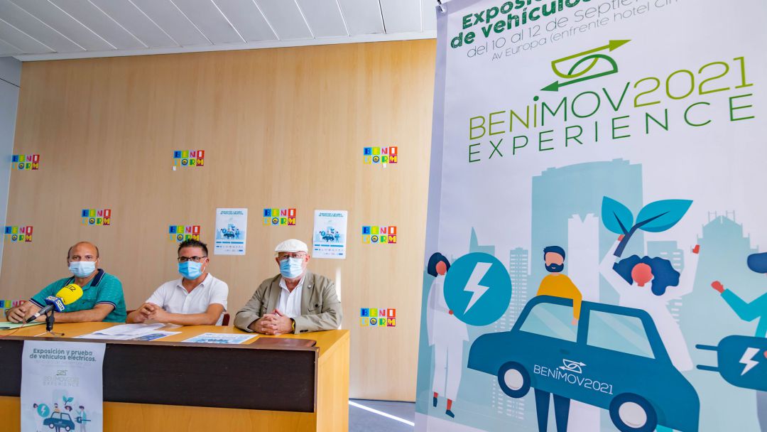 Juanjo Camarasa, secretario general de AICO; José Ramón González de Zarate, concejal de Movilidad; y Antonio Pérez, uno de los organizadores de BENIMOV 2021 Juanjo Camarasa, secretario general de AICO; José Ramón González de Zarate, concejal de Movilidad; y Antonio Pérez, uno de los organizadores de BENIMOV 2021