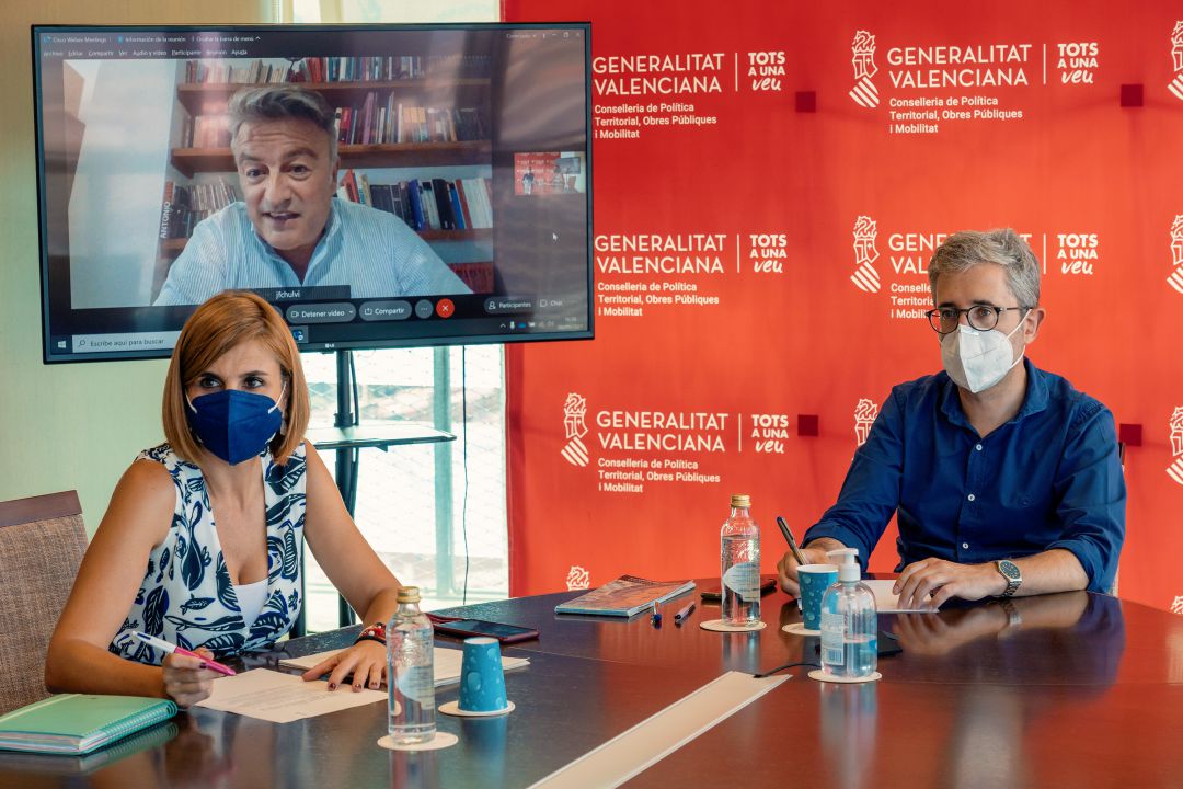 Momento de la reunión, online, entre el alcalde y el conseller. Momento de la reunión, online, entre el alcalde y el conseller.