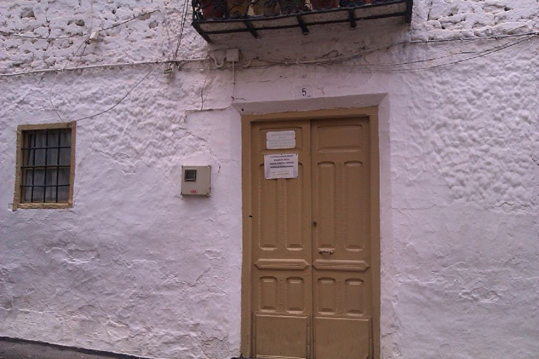 Casa en la calle Real nº 5 de Bélmez de la Moraleda, donde aparecieron las primeras caras en el año 1.071 Casa en la calle Real nº 5 de Bélmez de la Moraleda, donde aparecieron las primeras caras en el año 1.071