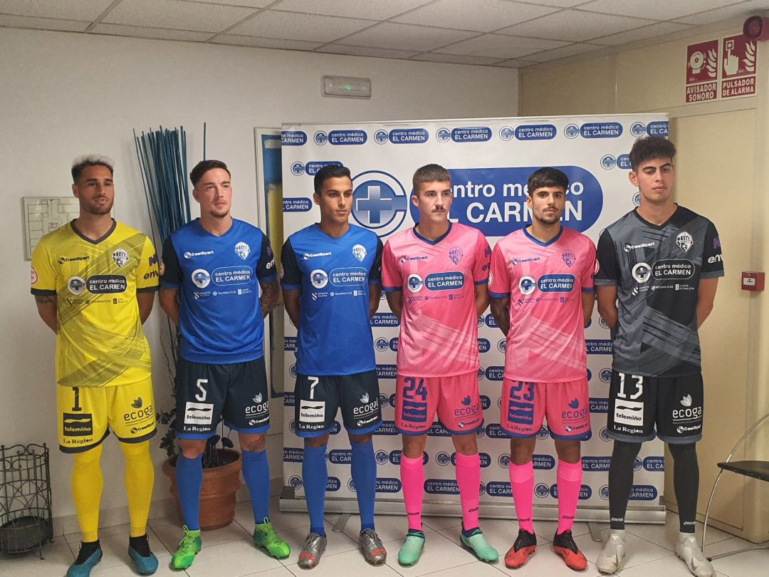 Nueva equipación para esta temporada del Ourense CF Nueva equipación para esta temporada del Ourense CF