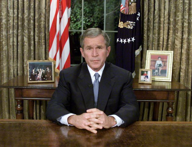 Bush dirige un mensaje a la nación tras los atentados de las Torres Gemelas. Bush dirige un mensaje a la nación tras los atentados de las Torres Gemelas.