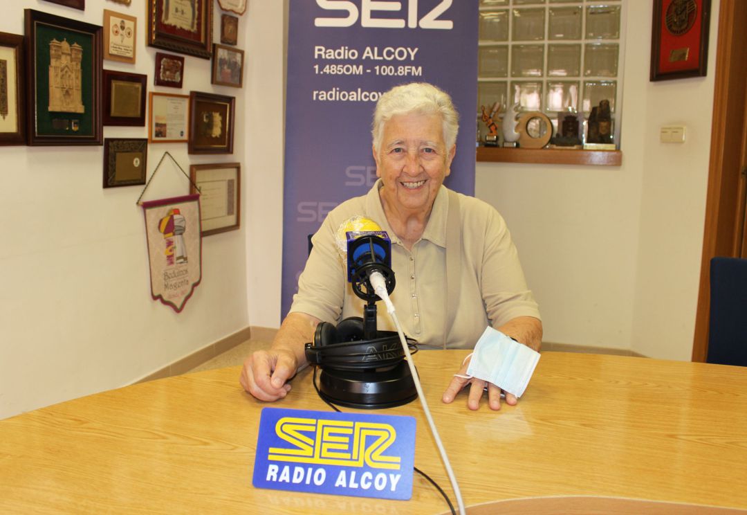 Sor Elisa Verdú, en el estudio central de Radio Alcoy Sor Elisa Verdú, en el estudio central de Radio Alcoy