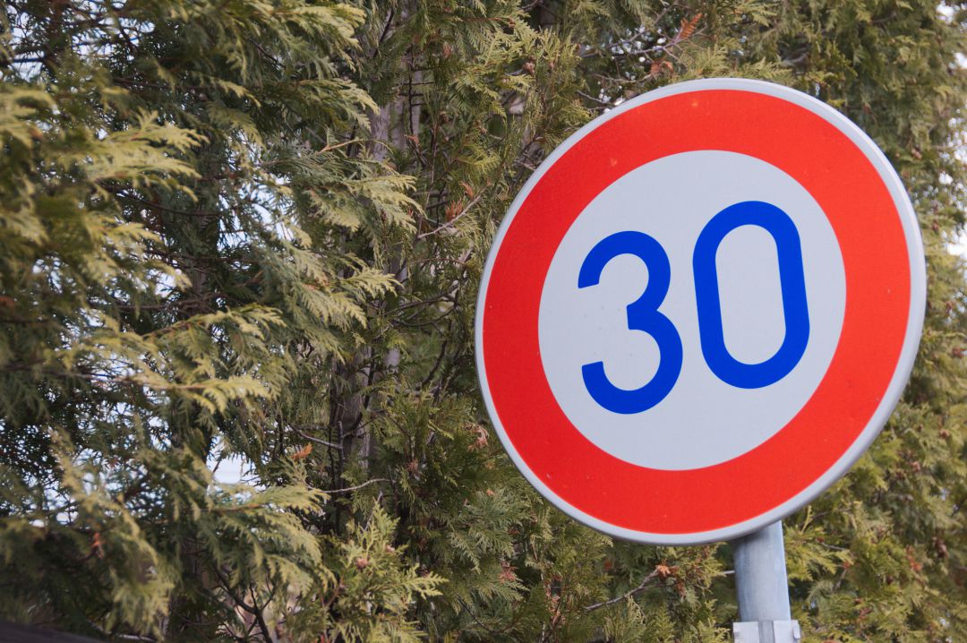 Límite a velocidad Límite a velocidad