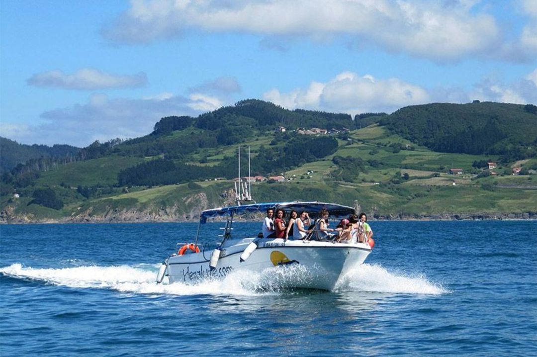 Descubre la Costa Vasca con las rutas programadas por Hegaluze, con salida desde Bermeo (Vizcaya) Descubre la Costa Vasca con las rutas programadas por Hegaluze, con salida desde Bermeo (Vizcaya)