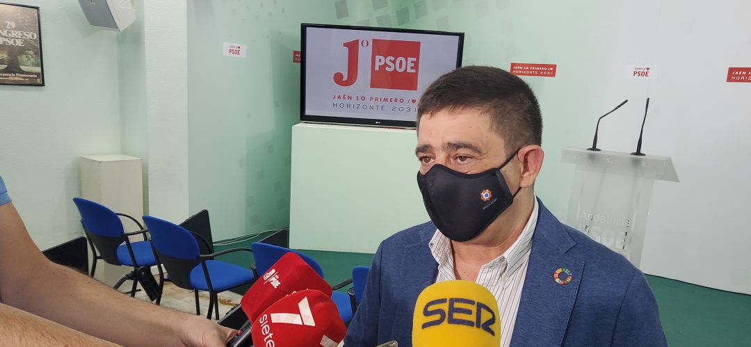 El secretario general del PSOE de Jaén, Francisco Reyes, en la sede del partido. El secretario general del PSOE de Jaén, Francisco Reyes, en la sede del partido.
