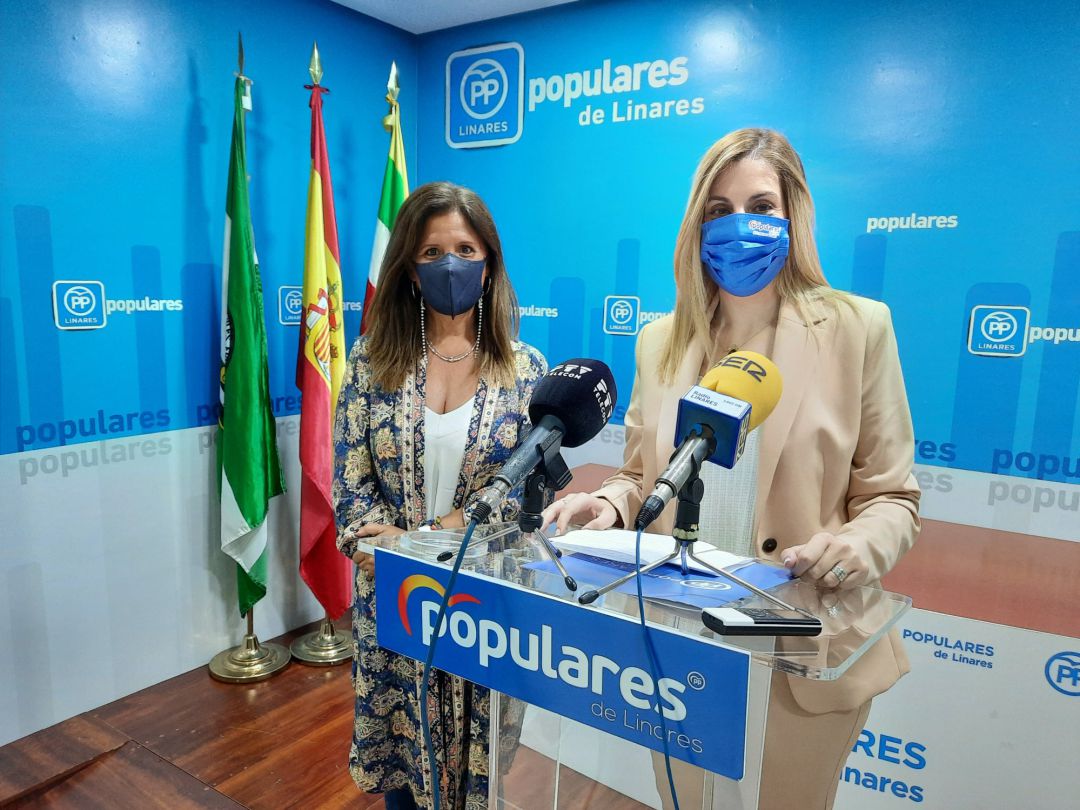 Auxiliadora del Olmo y Mariola Aranda, en la sede de la formación. Auxiliadora del Olmo y Mariola Aranda, en la sede de la formación.