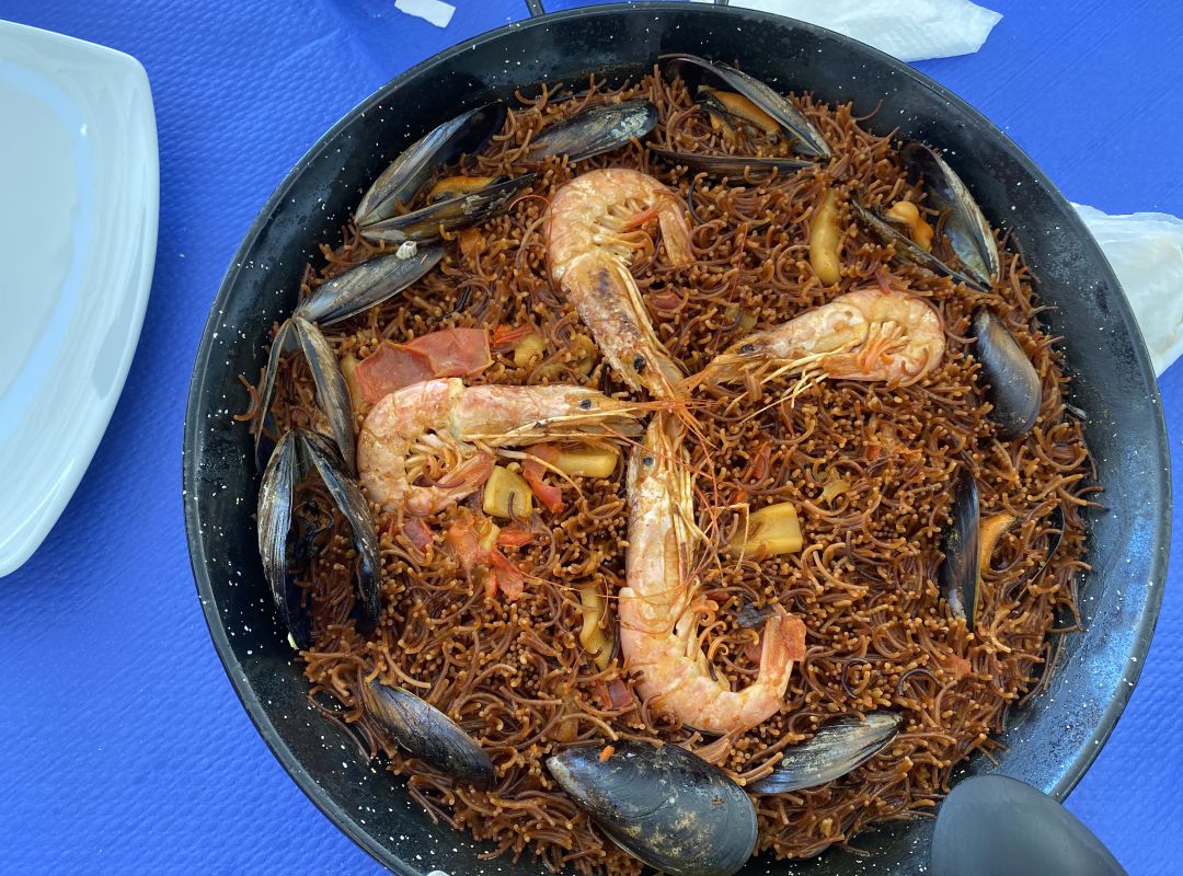 La fideuà es uno de los platos típicos de la Comunitat Valenciana. La fideuà es uno de los platos típicos de la Comunitat Valenciana.