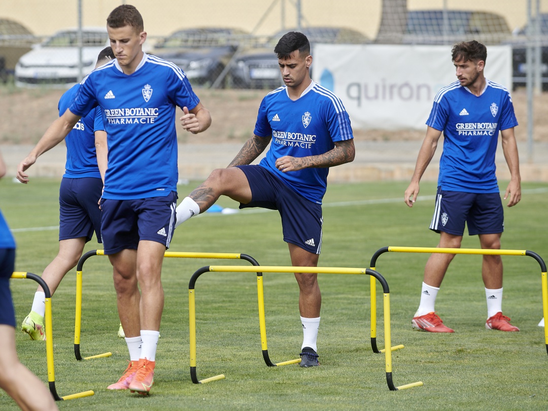 Nano Mesa, en el medio, apunta a ser una de las novedades en el Fernando Torres Nano Mesa, en el medio, apunta a ser una de las novedades en el Fernando Torres