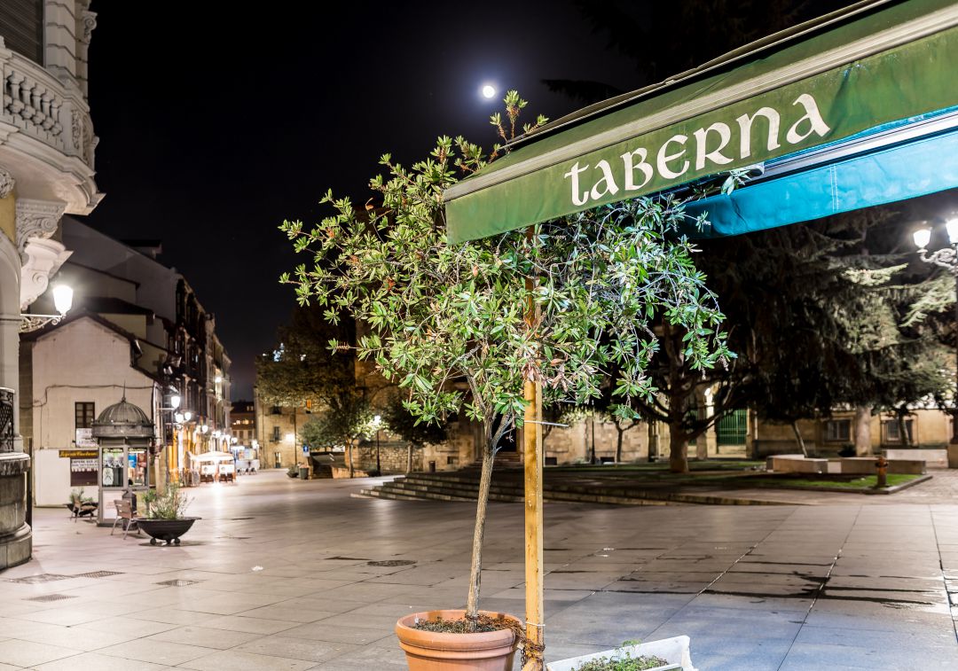 Una terraza recogida en Avilés. Una terraza recogida en Avilés.