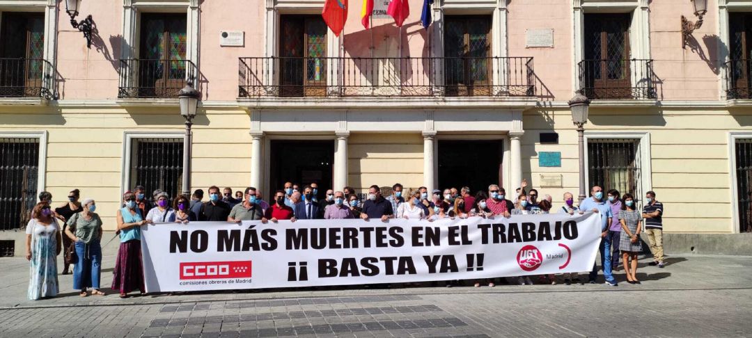Concentración en la Plaza de Cervantes por el accidente laboral Concentración en la Plaza de Cervantes por el accidente laboral