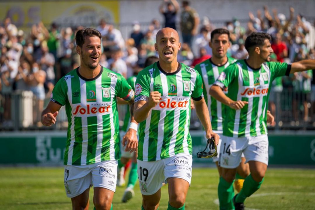 Toni García celebra el gol de la victoria de su equipo Toni García celebra el gol de la victoria de su equipo