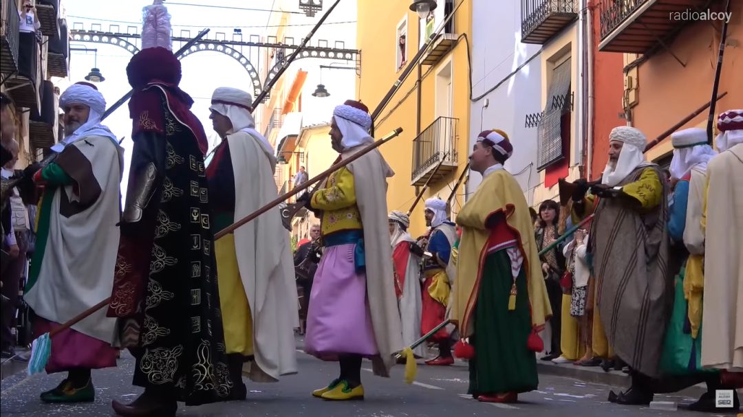 Una imagen de archivo de la Gloria en Alcoy en 2019. Una imagen de archivo de la Gloria en Alcoy en 2019.