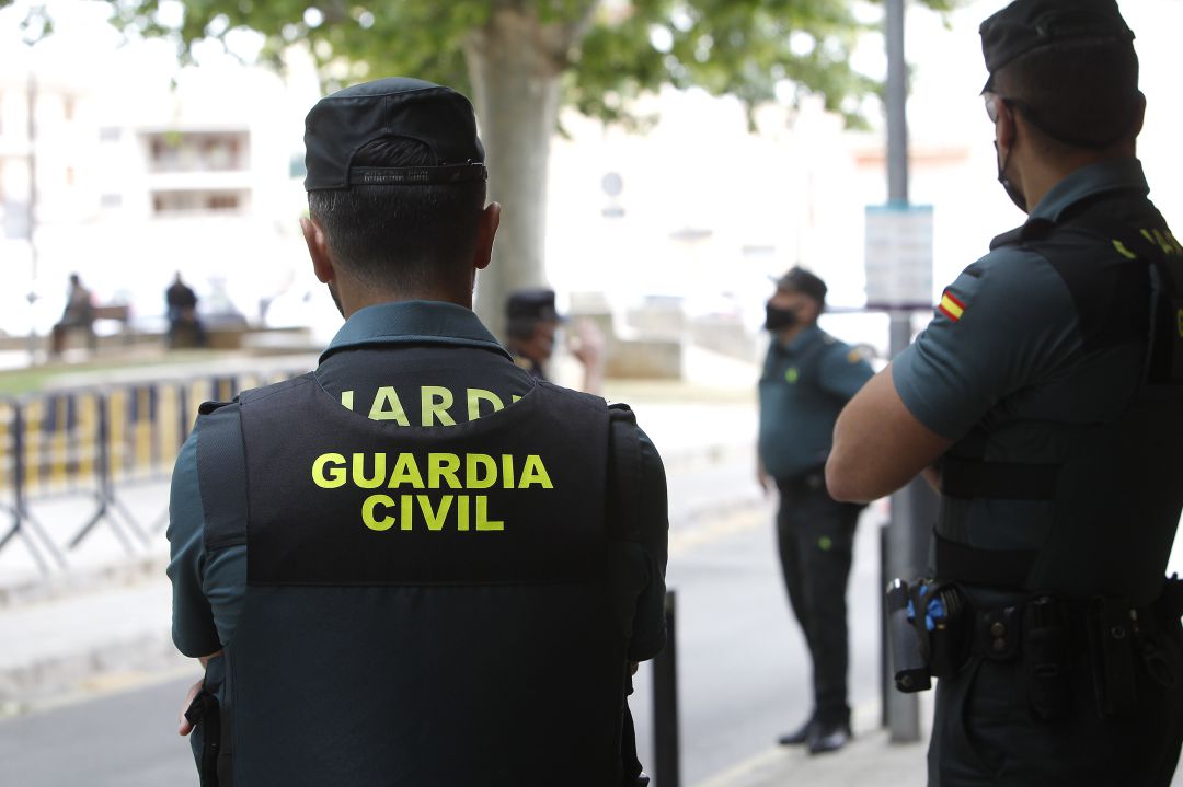 Agentes de la Guardia Civil Agentes de la Guardia Civil