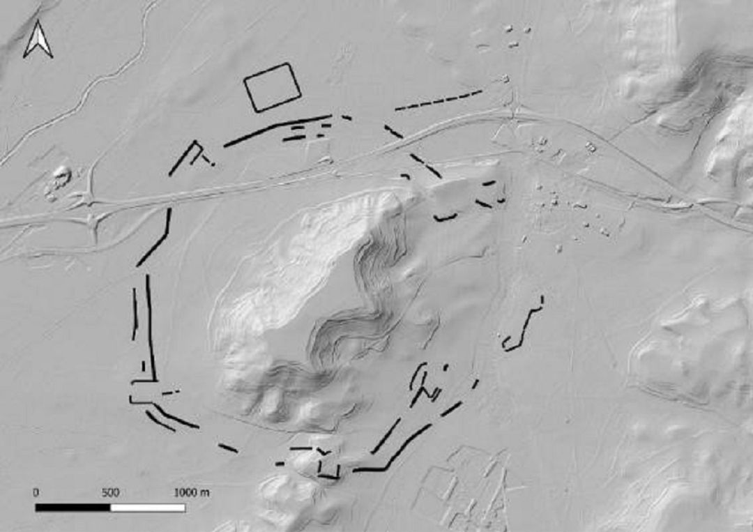 El asedio romano alrededor del Cerro Castarreño El asedio romano alrededor del Cerro Castarreño