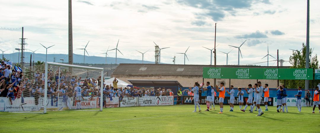 Los jugadores del Deportivo celebran el triunfo frente al Calahorra con los aficionados Los jugadores del Deportivo celebran el triunfo frente al Calahorra con los aficionados