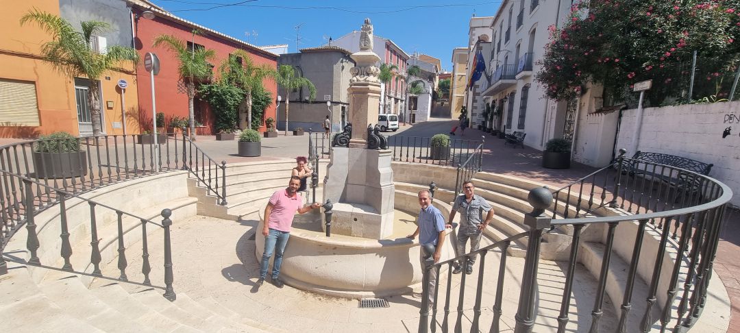 El alcalde y los concejales de Patrimonio, Participación Ciudadana y de Urbanismo. El alcalde y los concejales de Patrimonio, Participación Ciudadana y de Urbanismo.