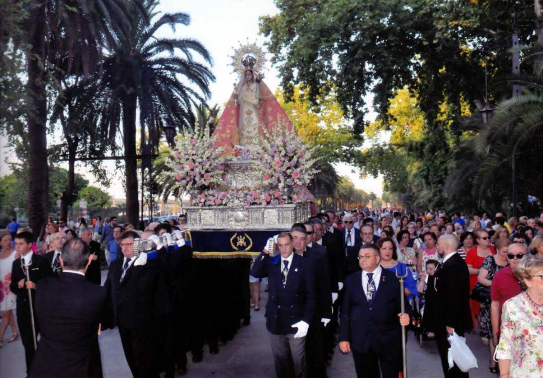 Procesión de la Virgen de Linarejos. Foto de archivo. Procesión de la Virgen de Linarejos. Foto de archivo.