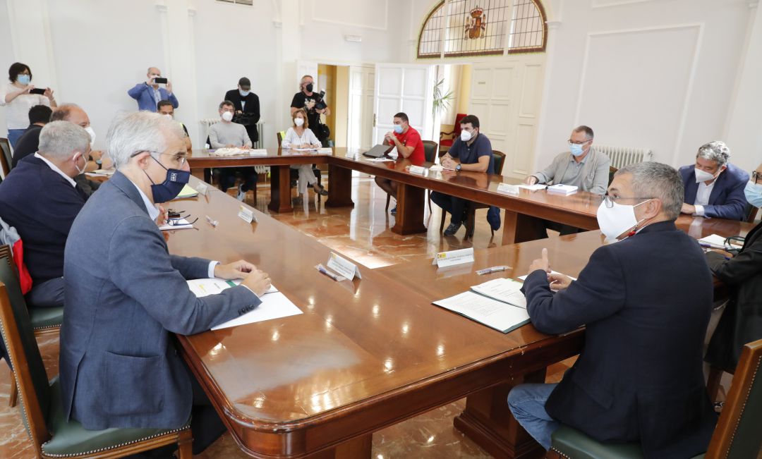 Lores afirma que la única opción para que Ence siga en Lourizán sería cambiar la Constitución Lores afirma que la única opción para que Ence siga en Lourizán sería cambiar la Constitución