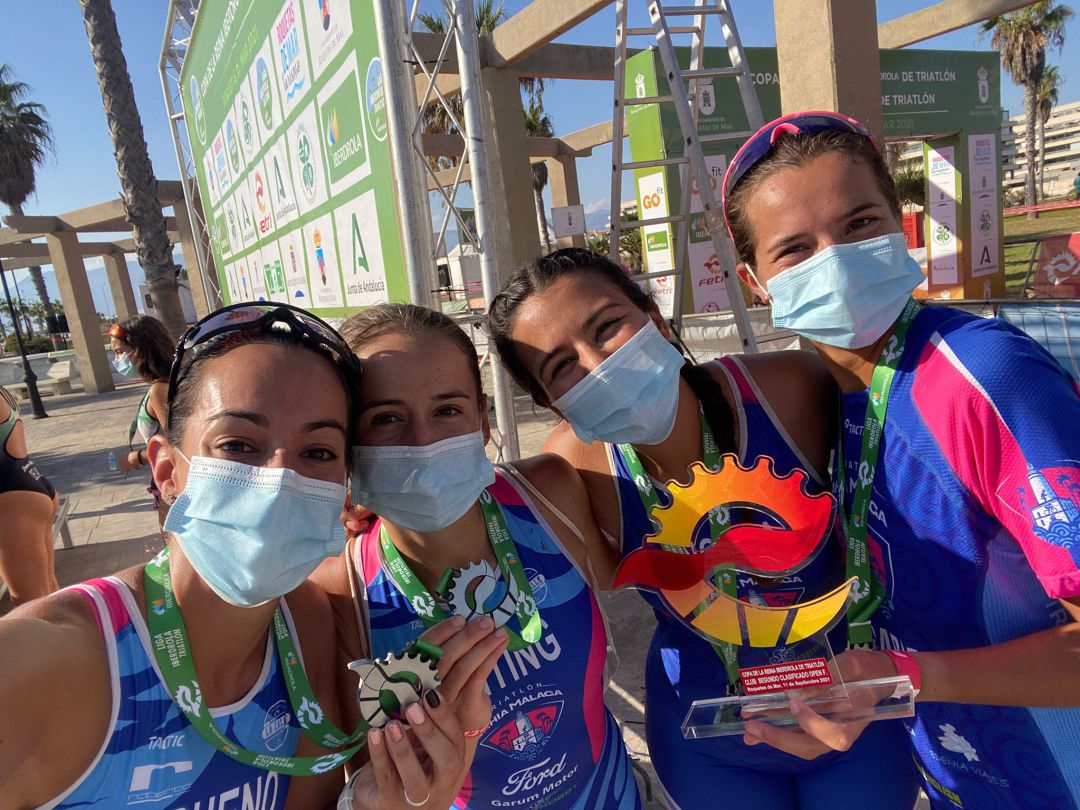 El Triatlón Bahía de Málaga femenino finalizó segundo en la Copa de la Reina del pasado sábado. El Triatlón Bahía de Málaga femenino finalizó segundo en la Copa de la Reina del pasado sábado.