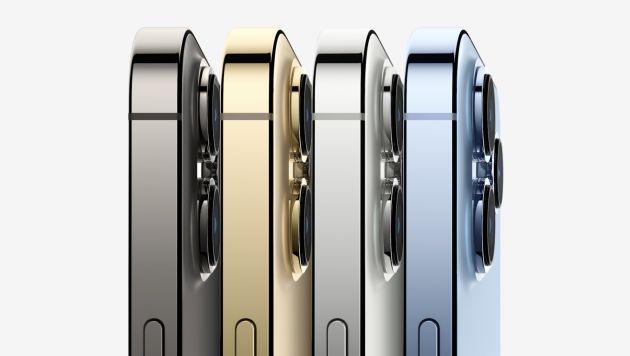 Vista lateral de los nuevos iPhone 13 Pro Vista lateral de los nuevos iPhone 13 Pro