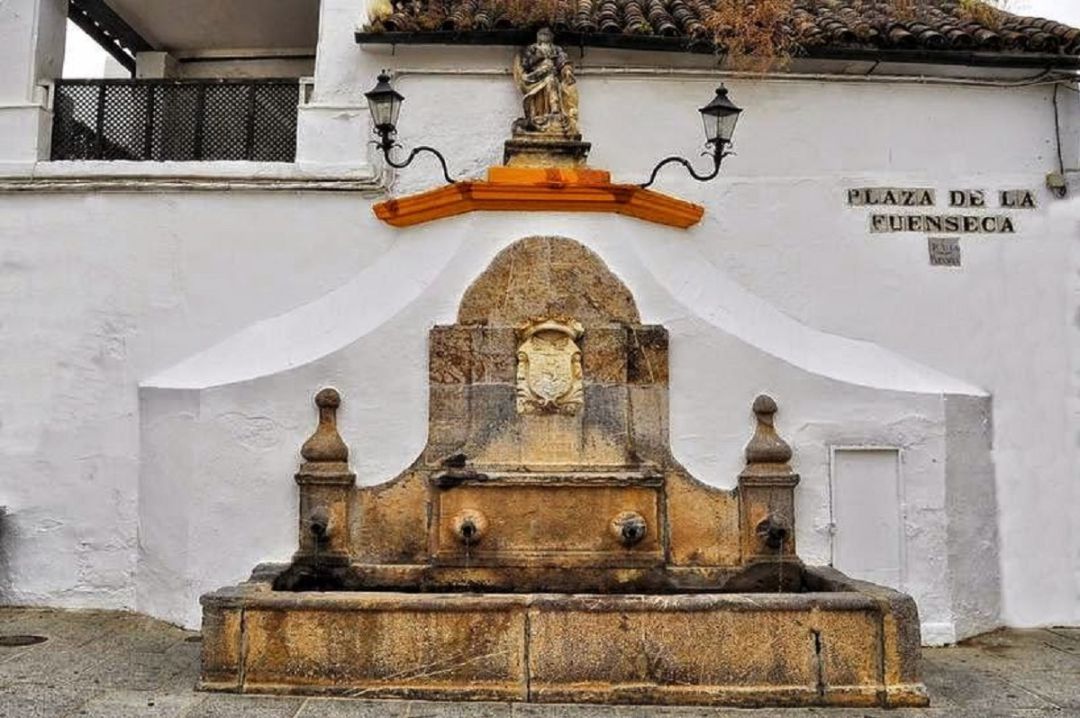 Fuente de la plaza de la Fuenseca. Córdoba Fuente de la plaza de la Fuenseca. Córdoba