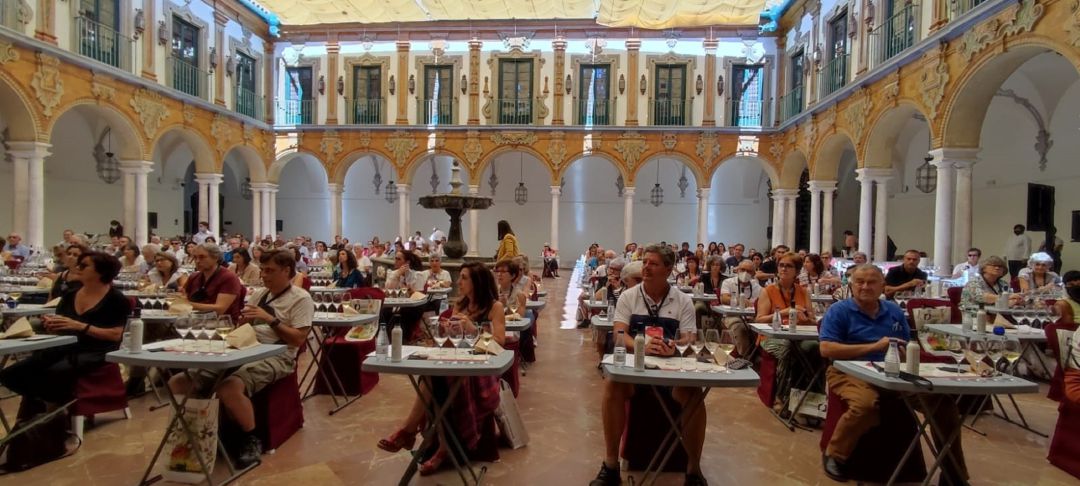 Los participantes en el Congreso de la Sabiduría y el Conocimiento de Radio Córdoba durante la cata degustación de productos de DOP y gastronomía cordobesa en la Diputación de Córdoba Los participantes en el Congreso de la Sabiduría y el Conocimiento de Radio Córdoba durante la cata degustación de productos de DOP y gastronomía cordobesa en la Diputación de Córdoba