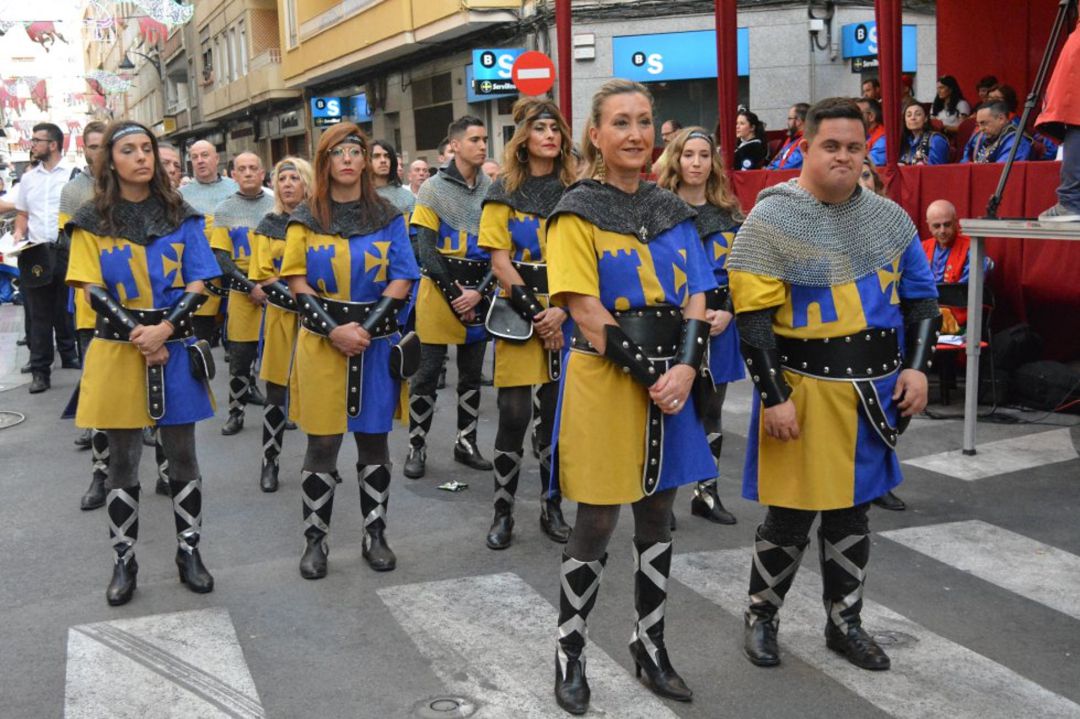 Comparsa de Cristianos Elda en la procesión en honor a San Antón Comparsa de Cristianos Elda en la procesión en honor a San Antón
