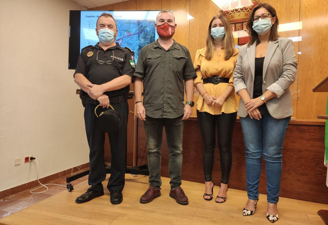 Ha habido reunión sobre Expoliva con la presencia del intendente mayor de la Policía Local, Rafael Domingo, y los concejales del Ayuntamiento de Jaén de Seguridad, Carlos Alberca, y Movilidad, Estefanía Plaza, junto con la presidenta de Ferias Jaén, África Colomo Ha habido reunión sobre Expoliva con la presencia del intendente mayor de la Policía Local, Rafael Domingo, y los concejales del Ayuntamiento de Jaén de Seguridad, Carlos Alberca, y Movilidad, Estefanía Plaza, junto con la presidenta de Ferias Jaén, África Colomo