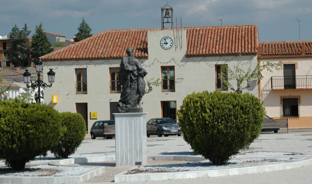 Fachada principal del Ayuntamiento de Santa Elena. Fachada principal del Ayuntamiento de Santa Elena.