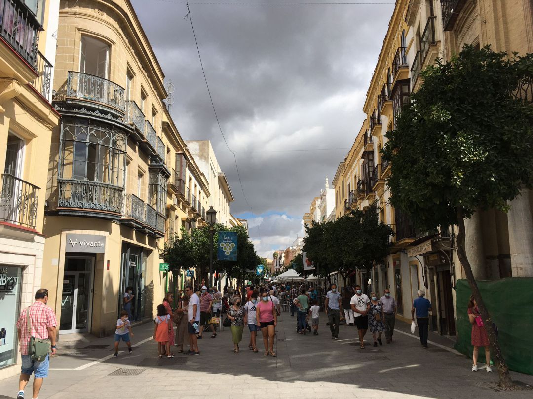 Calle Larga en el centro de Jerez Calle Larga en el centro de Jerez