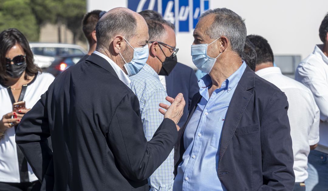 Posadas y Medrano se saludan en un acto anterior Posadas y Medrano se saludan en un acto anterior