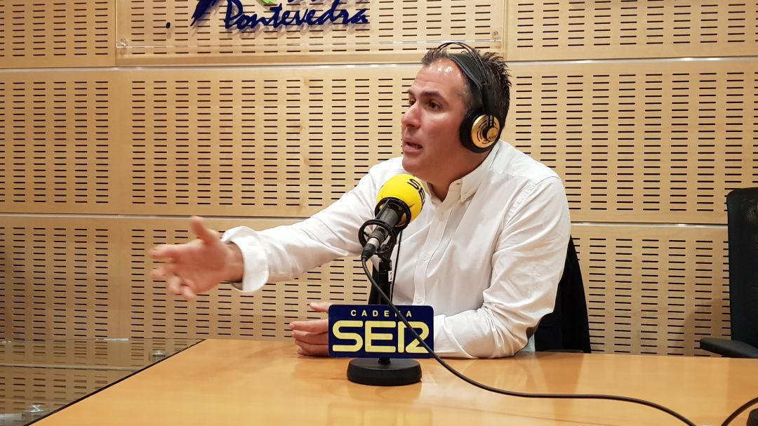 Rafa Domínguez en el Estudio José Hermida de Radio Pontevedra durante una entrevista Rafa Domínguez en el Estudio José Hermida de Radio Pontevedra durante una entrevista