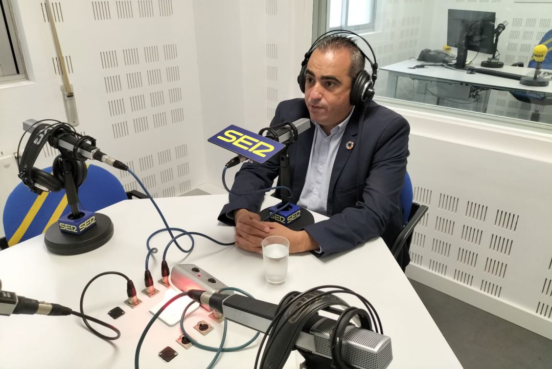 Javier Corpa, alcalde de San Fernando de Henares, en los estudios de SER Henares. Javier Corpa, alcalde de San Fernando de Henares, en los estudios de SER Henares.