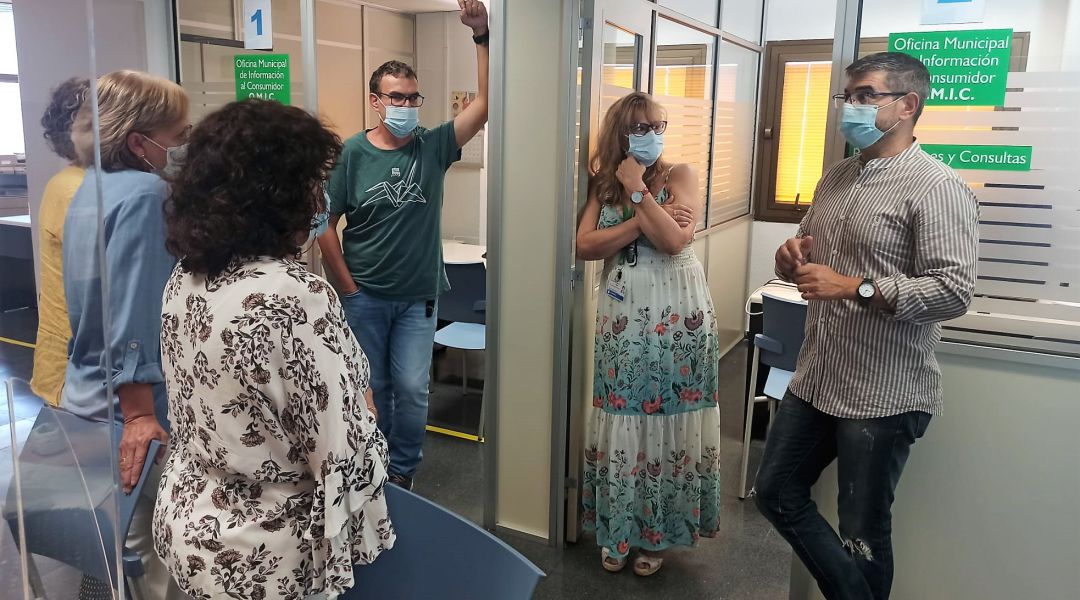 El alcalde de Alcobendas, Rafael Sánchez Acera visita la Oficina Municipal de Información al Consumidor El alcalde de Alcobendas, Rafael Sánchez Acera visita la Oficina Municipal de Información al Consumidor
