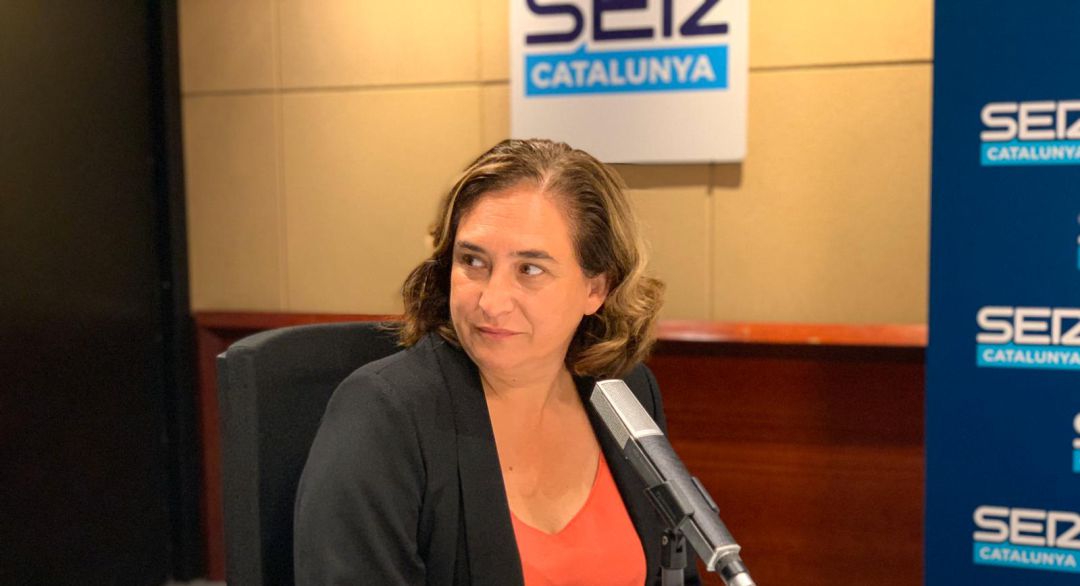 La alcaldesa de Barcelona, Ada Colau, en los estudios de SER Catalunya La alcaldesa de Barcelona, Ada Colau, en los estudios de SER Catalunya