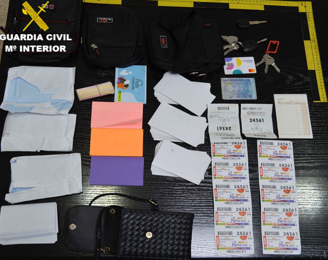 Material incautado por la Guardia Civil de Oliva Material incautado por la Guardia Civil de Oliva