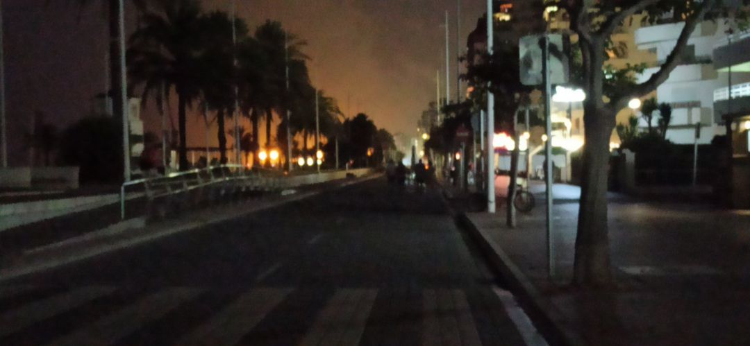 Paseo Marítimo sin luz en la playa de Gandia Paseo Marítimo sin luz en la playa de Gandia