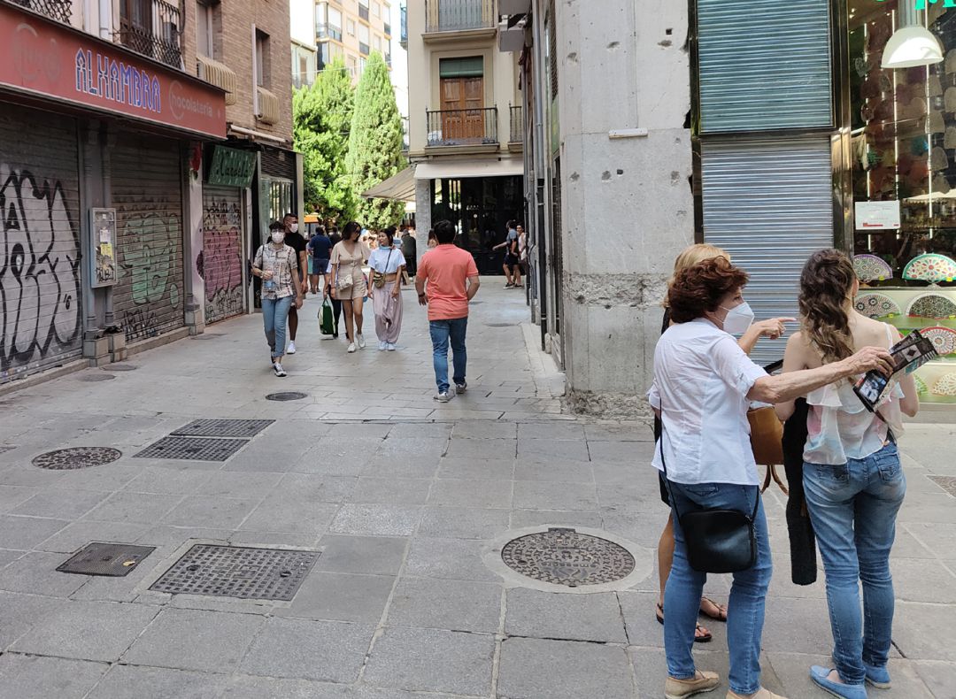 Los turistas 'han tomado' la ciudad de Granada este septiembre de 2021 en la transición hacia la 'nueva normalidad' tras superar la quinta ola de la covid Los turistas 'han tomado' la ciudad de Granada este septiembre de 2021 en la transición hacia la 'nueva normalidad' tras superar la quinta ola de la covid