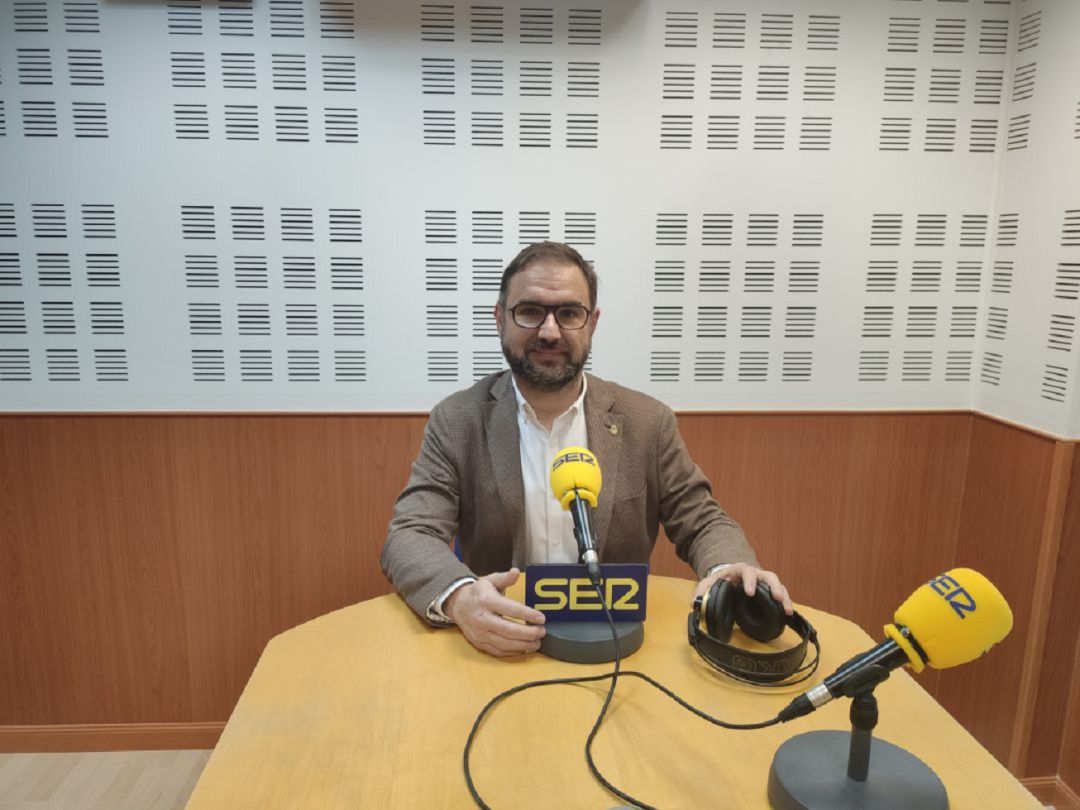 Diego José Mateos, alcalde de Lorca en los estudios de Radio Lorca Cadena SER.Foto de archivo. Diego José Mateos, alcalde de Lorca en los estudios de Radio Lorca Cadena SER.Foto de archivo.