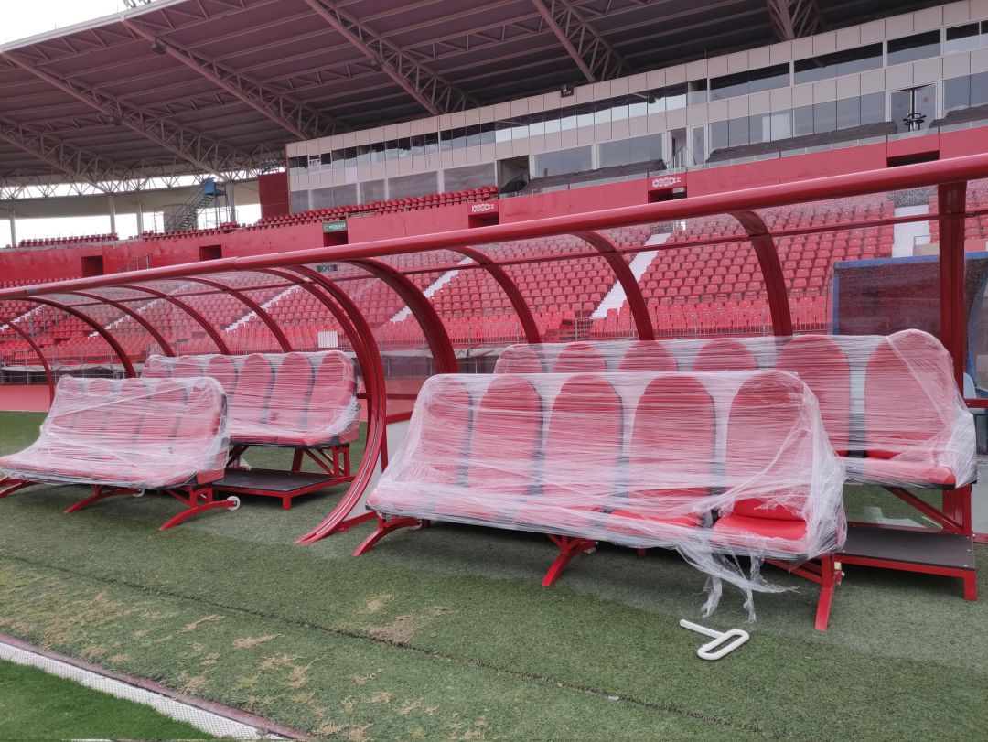 Banquillos a estrenar para el Almería-Tenerife. Banquillos a estrenar para el Almería-Tenerife.