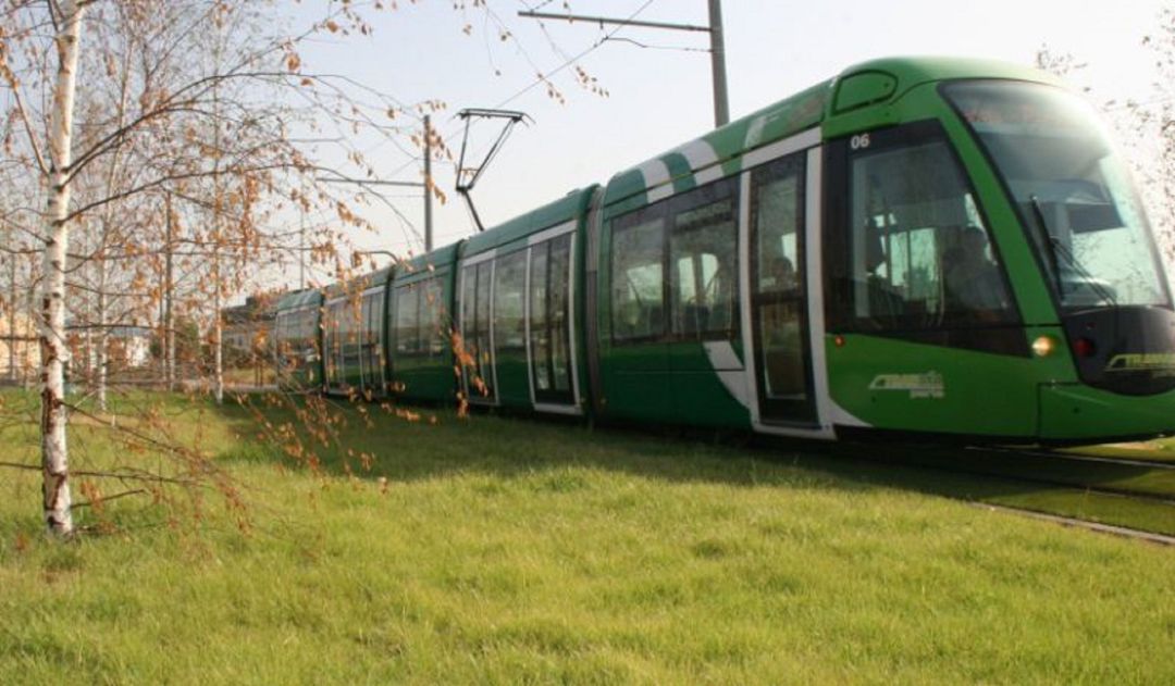 El tranvía es uno de los medios de transporte más utilizado en Parla. El tranvía es uno de los medios de transporte más utilizado en Parla.