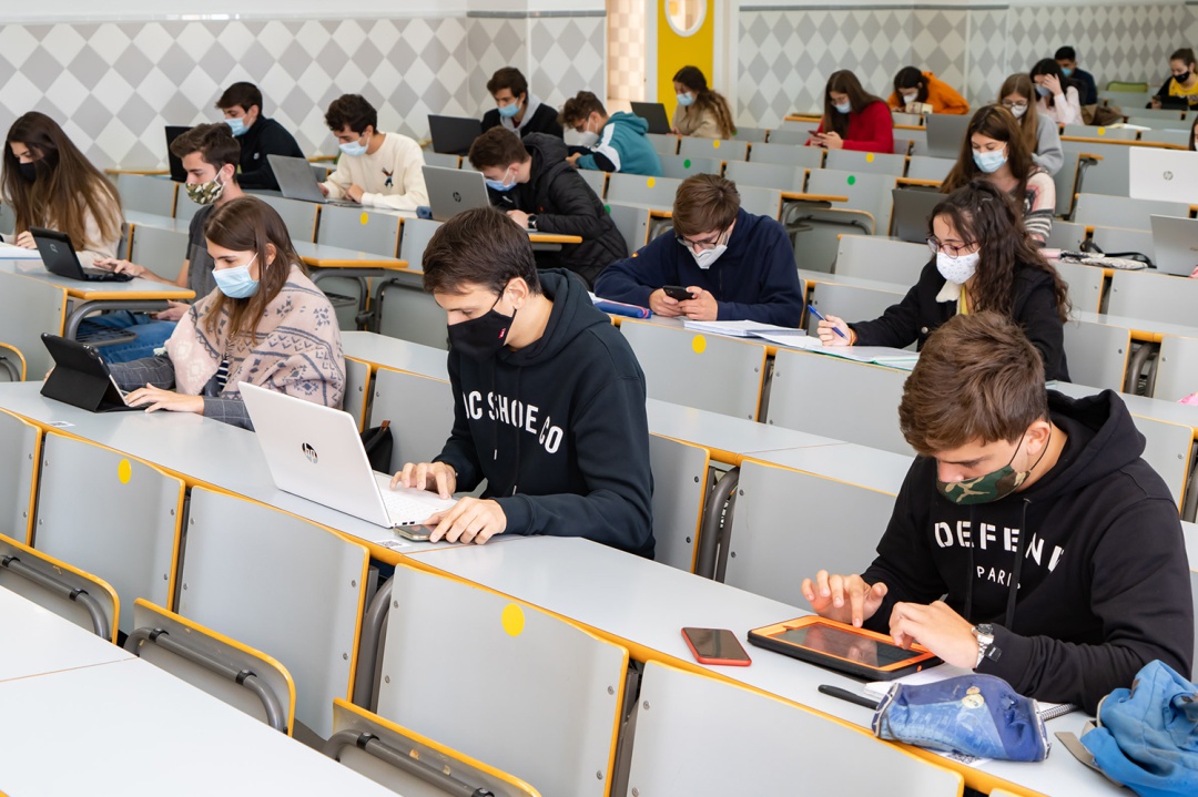 Estudiantes universitarios durante las clases del curso pasado. Estudiantes universitarios durante las clases del curso pasado.