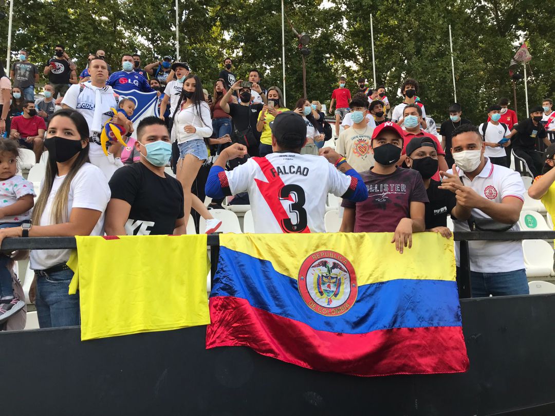 Aficionados del Rayo durante la presentación de Radamel Falcao. Aficionados del Rayo durante la presentación de Radamel Falcao.