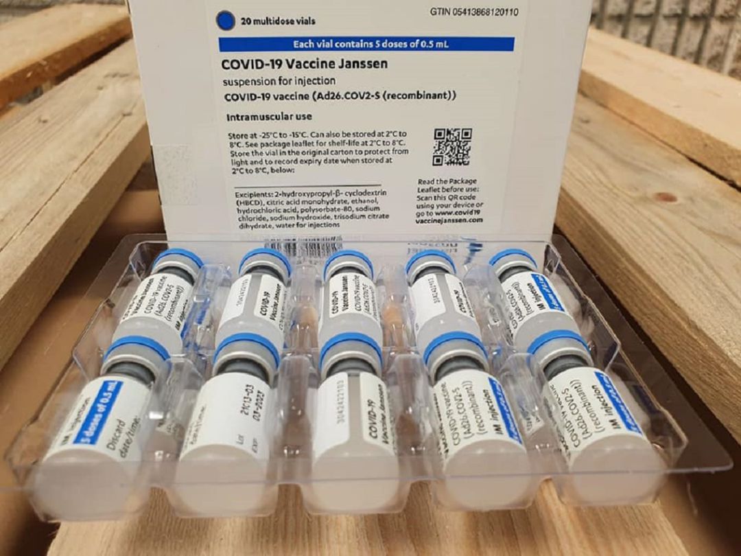 Viales con vacunas preparadas para su administración Viales con vacunas preparadas para su administración