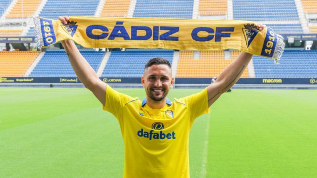 Florín Andone en su presentación como jugador del Cádiz. Florín Andone en su presentación como jugador del Cádiz.