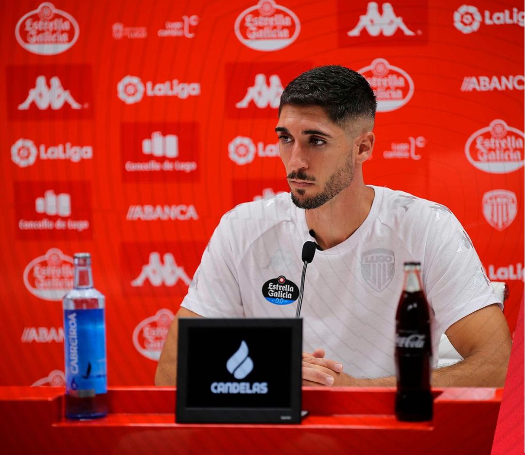Juan Antonio Ros durante una rueda de prensa con el Lugo Juan Antonio Ros durante una rueda de prensa con el Lugo