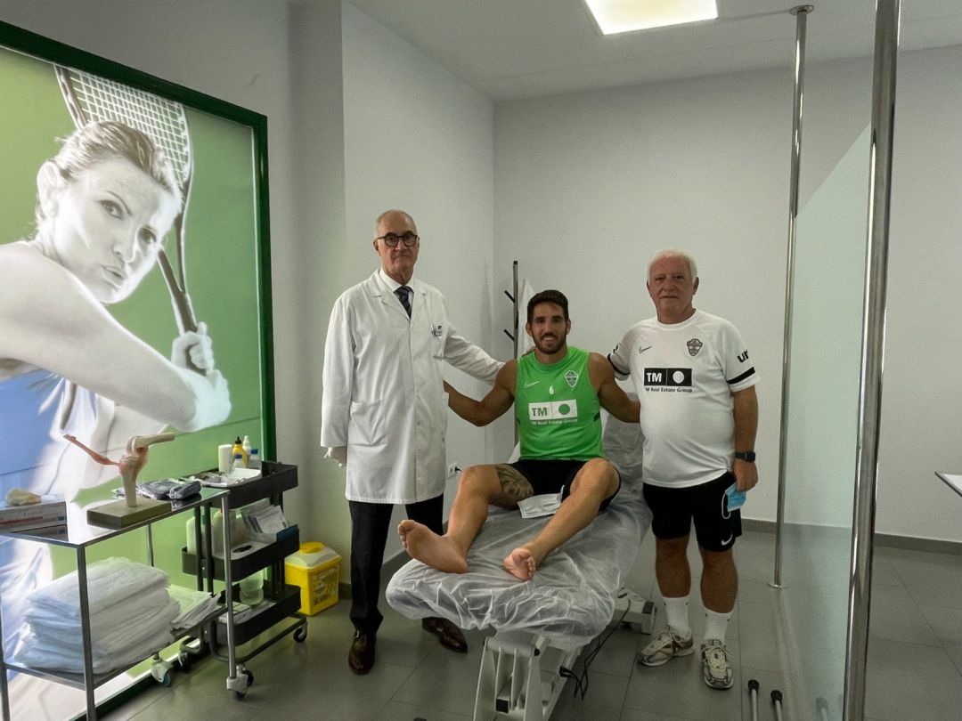 Pedro Bigas entre los doctores Ripoll y Paulino Vázquez Pedro Bigas entre los doctores Ripoll y Paulino Vázquez