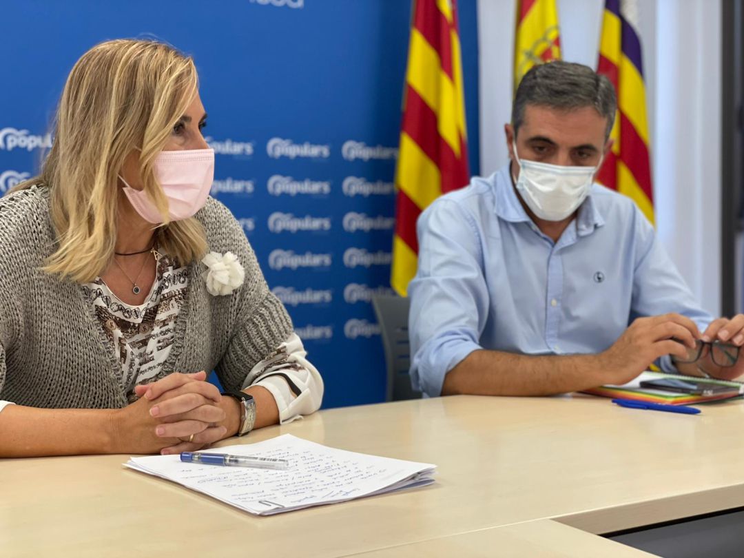 Beltrán junto al presidente del PP de Ibiza, José Vicente Marí Beltrán junto al presidente del PP de Ibiza, José Vicente Marí
