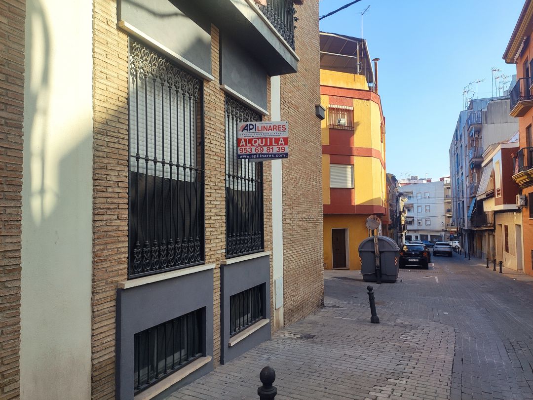 Vivienda de alquiler en calle Zambrana de Linares. Vivienda de alquiler en calle Zambrana de Linares.