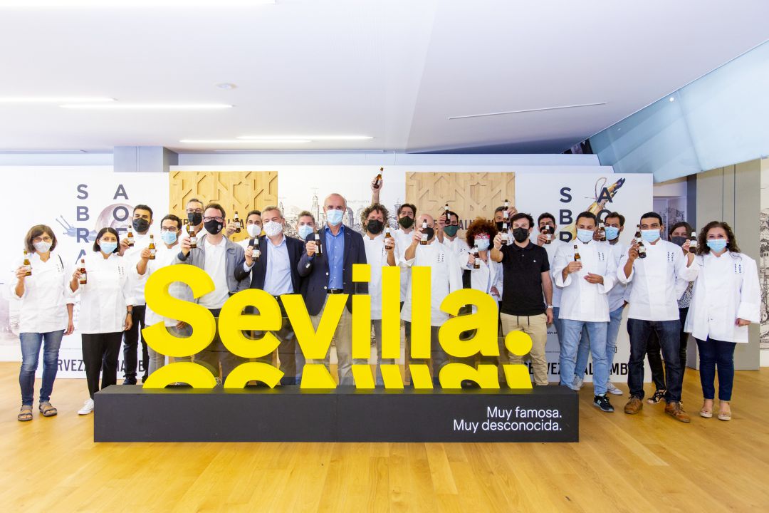 Foto de familia tras la presentación de la ruta gastronómica 'Saborea Sin Prisa' Foto de familia tras la presentación de la ruta gastronómica 'Saborea Sin Prisa'